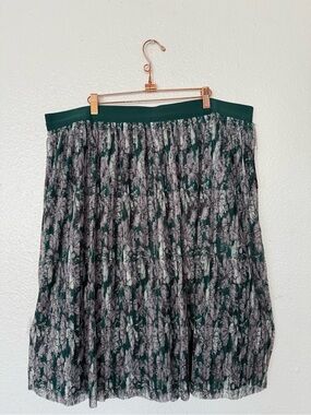 Liz Claiborne Green floral women’s Pleated A-Line Skirt